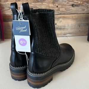 Universal thread black/grey boots. size 6.5